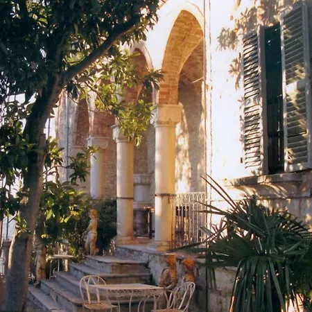 Castello Di Bed & Breakfast