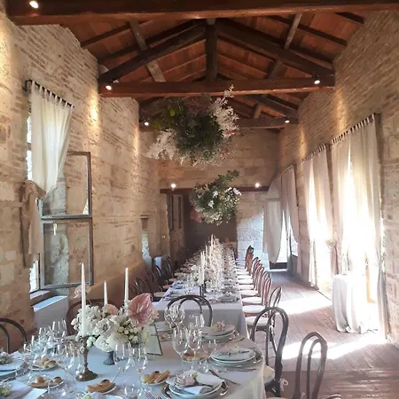 Castello Di לינה וארוחת בוקר 3*