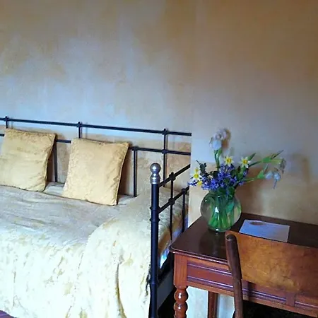 Castello Di לינה וארוחת בוקר 3*
