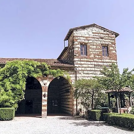 Castello Di לינה וארוחת בוקר
