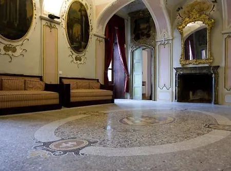 Castello Di לינה וארוחת בוקר