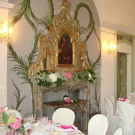 לינה וארוחת בוקר Castello Di 3*