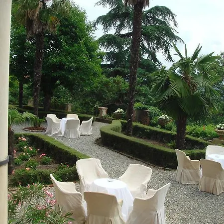 לינה וארוחת בוקר Castello Di 3*