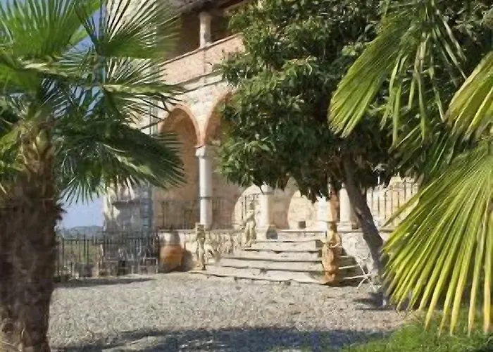 Castello Di فندق مبيت وإفطار